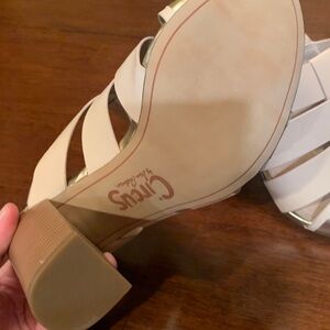 Absolutely stunning brand new authentic Sam Edelman Circus nude sandals,size 7.5